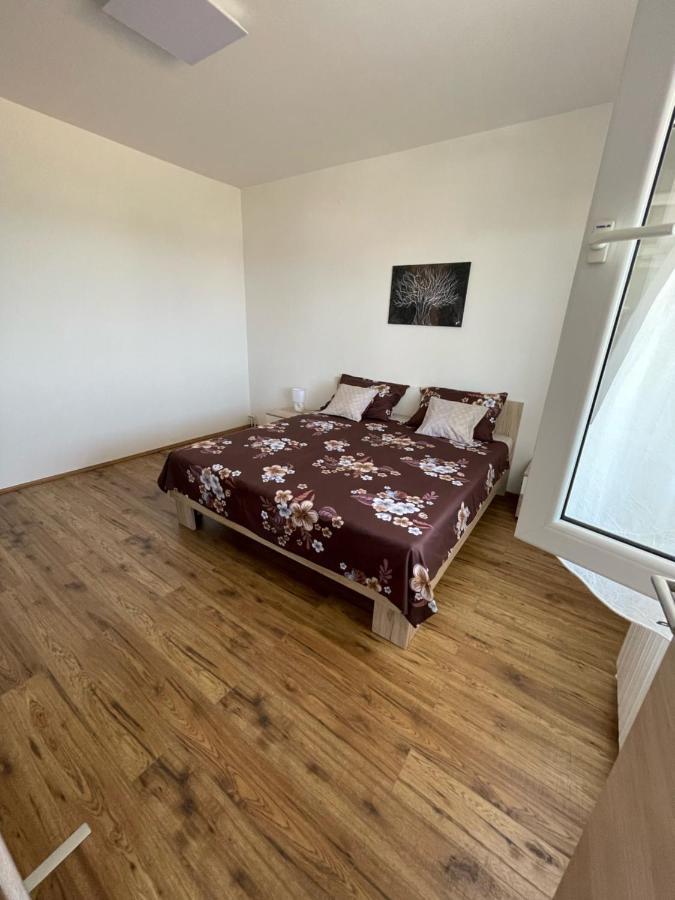 Apartman Varea Ližnjan Exteriör bild
