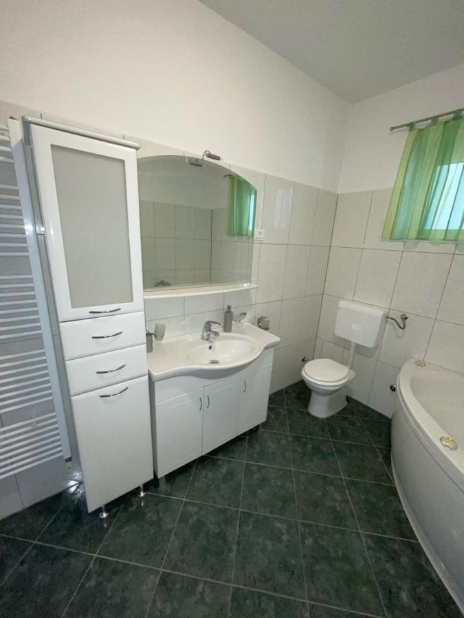 Apartman Varea Ližnjan Exteriör bild