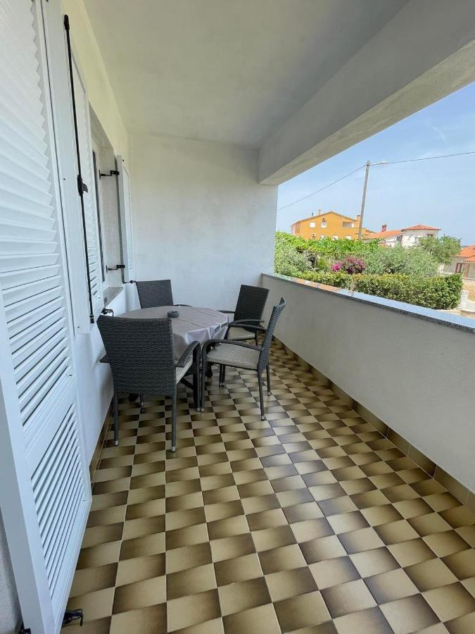 Apartman Varea Ližnjan Exteriör bild